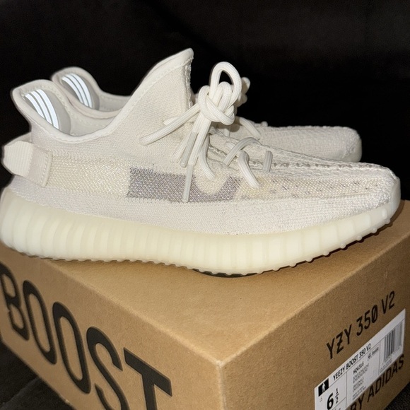 Yeezy Boost 350 V2 Shoes